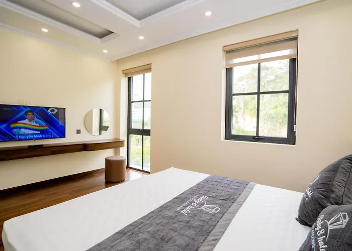 Ruby 8 Hotel *